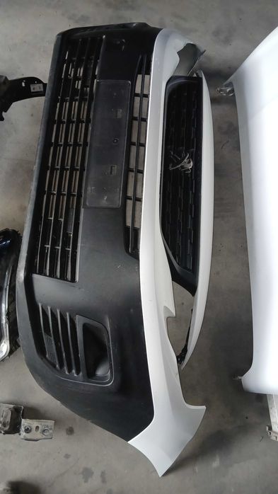 Frente para a Peugeot Partner de 2023