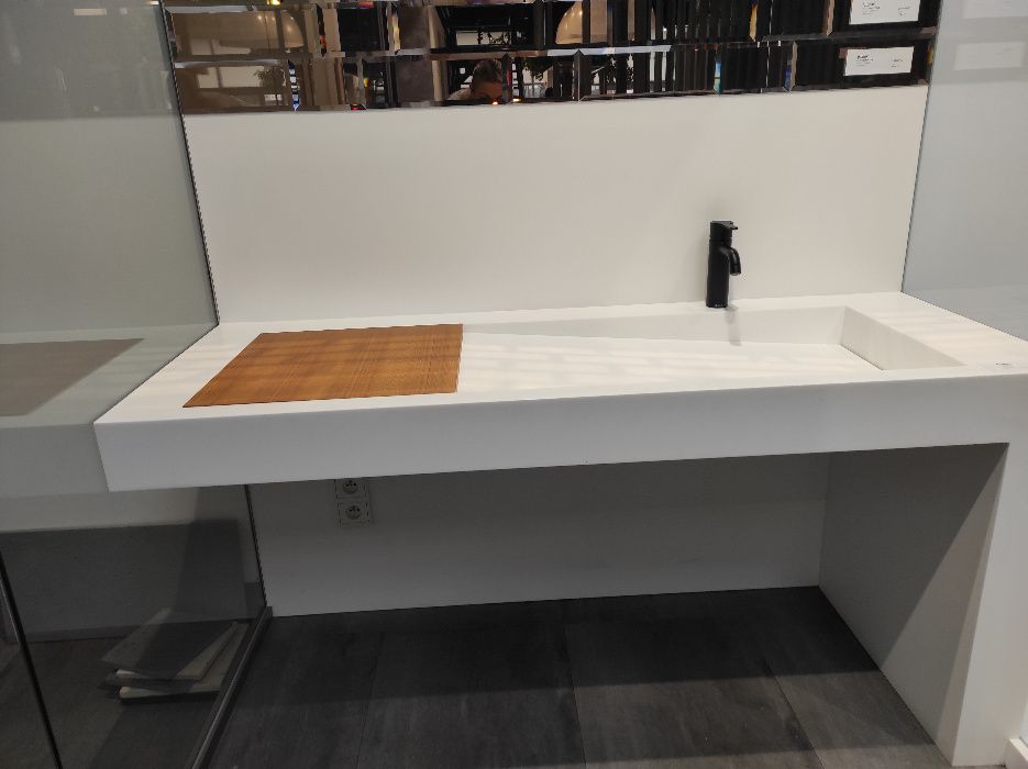 Blaty, umywalki z blatem na wymiar. Nietypowe umywalki podwójne Corian