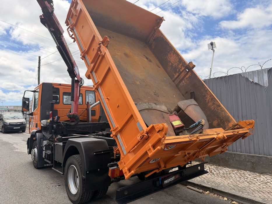 IVECO EUROCARGO 12T 180cv com Grua HMF400 Caixa Tri-Basculante com Apenas 177.000km ###OPORTUNIDADE###