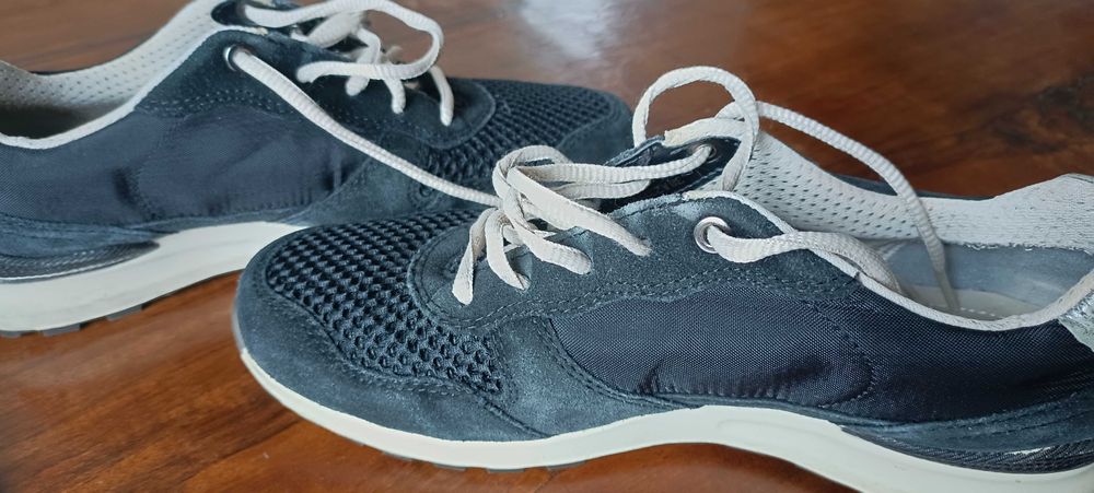 Buty damskie sneakersy Ecco rozmiar 38 zamsz/skóra/siatka granatowe
