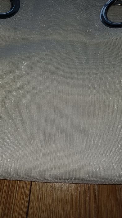 Firanki na przelotkach o strukturze deszczu w kolorze białym perłowym