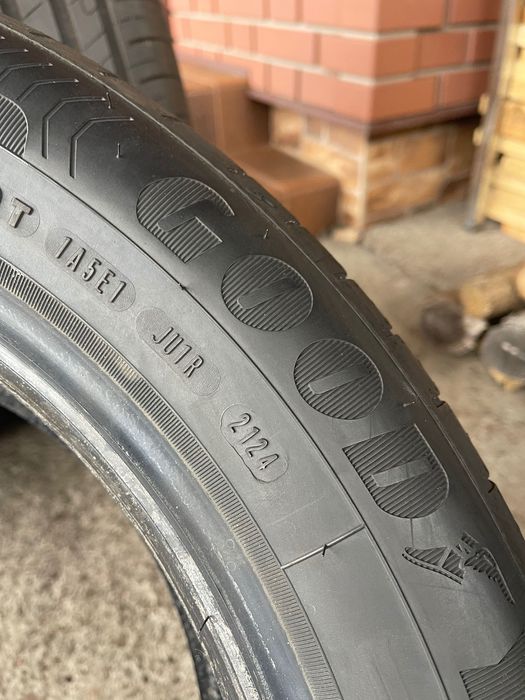 Шини.  205/55/17