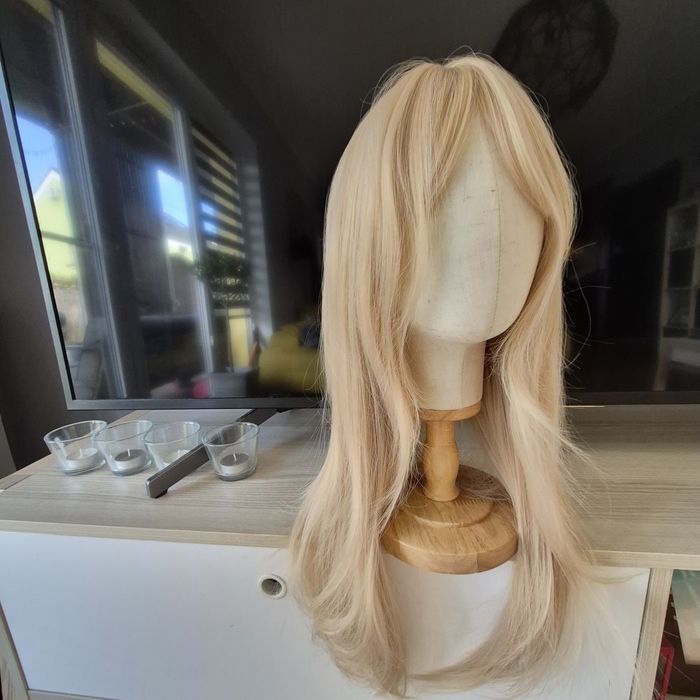 Peruka blond długa z grzywką Ruwiss 65 cm włosy syntetyczne 12