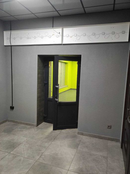 Оренда нежитлового приміщення (м. Радехів, пр-т.Відродження).