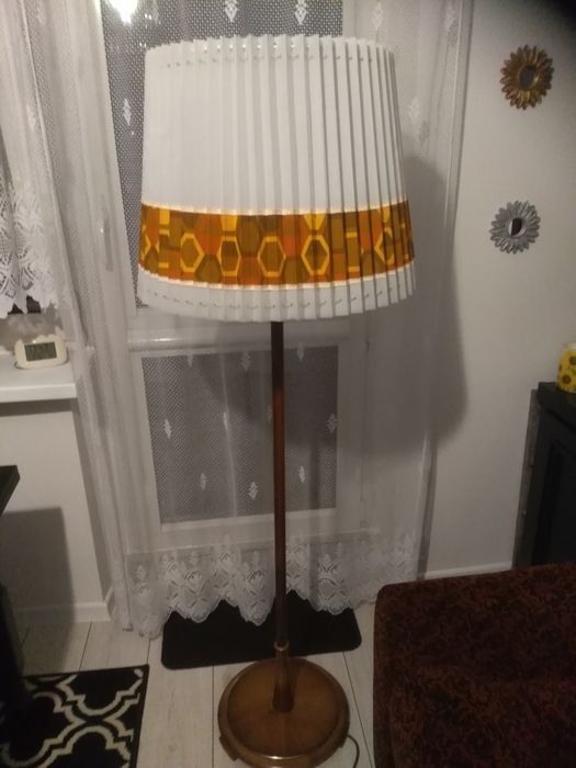 Lampa stojąca z abażurem