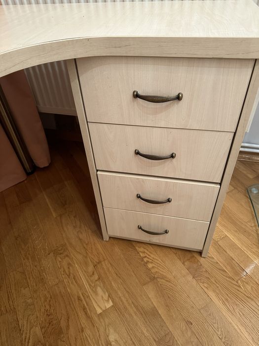 Стіл письмовий кутовий