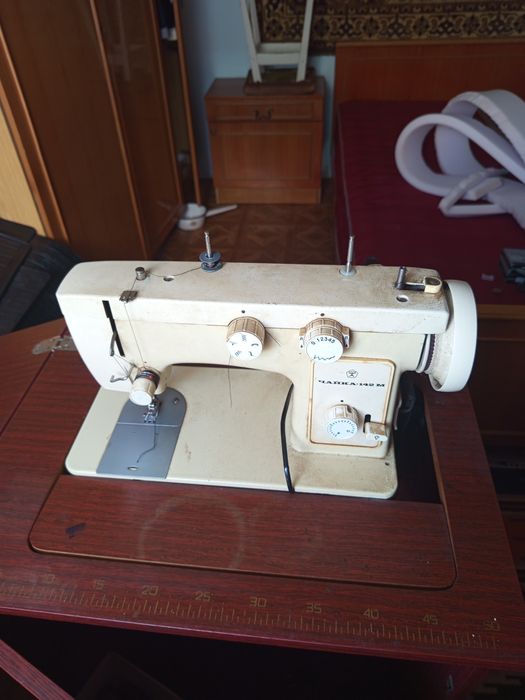 Швейна машинка Чайка 142 М