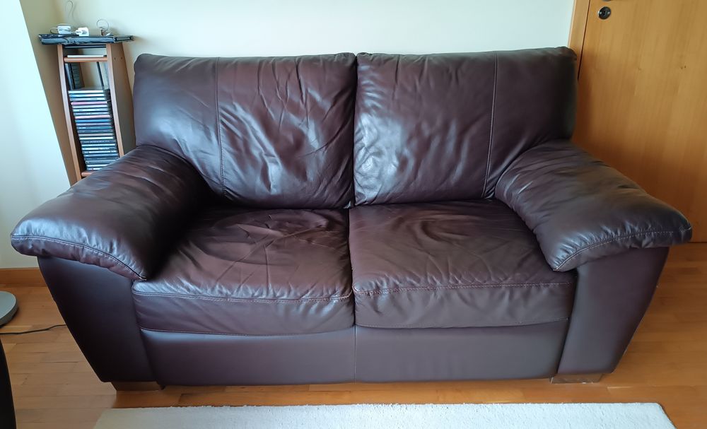 Sofá 2 lugares em pele, do IKEA