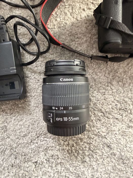 Vendo canon 750d (inclui bolsa + carregador de baterias + 2 lentes)