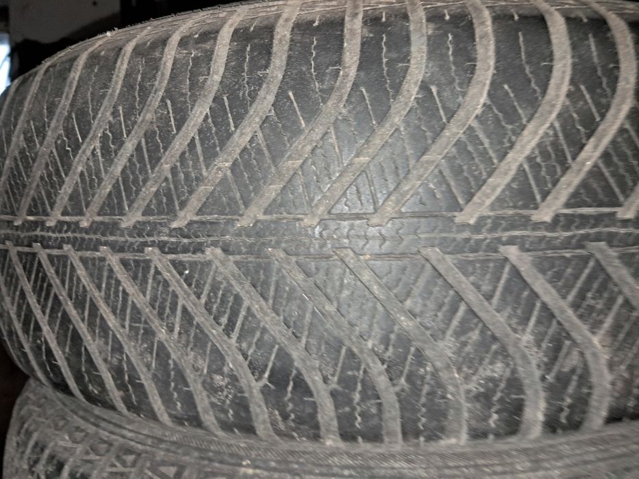 Продам 2 шини r 15 195/65