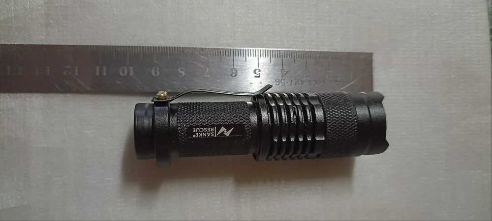 діодний потужний ліхтарик новий