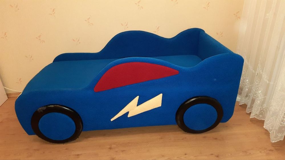 Кроватка-машинка