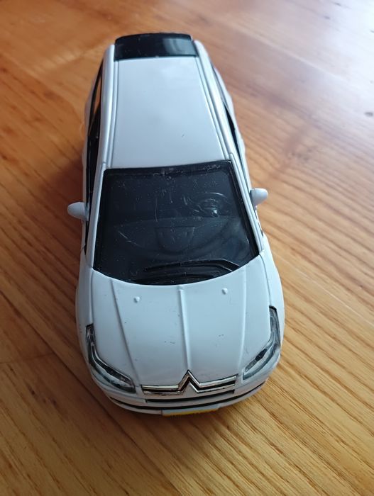 Samochodzik Citroen C4.