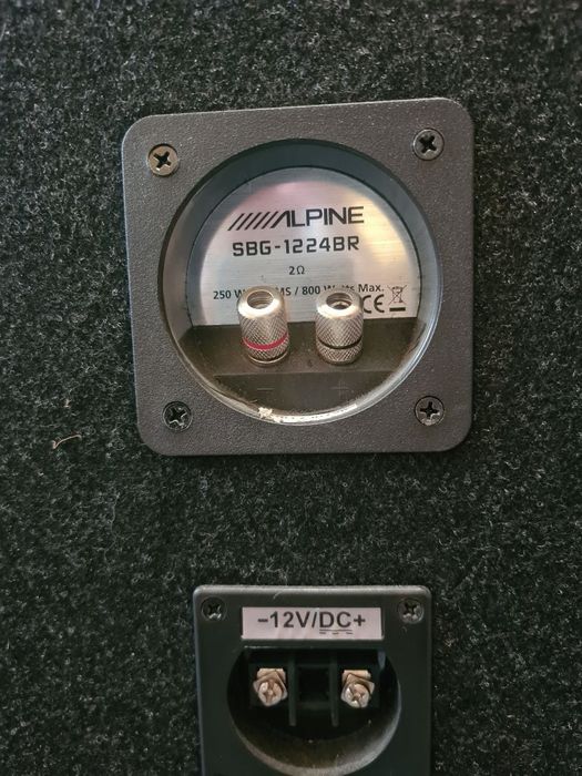 Alpine SBG-1224BR корпусний сабвуфер типу Bass Reflex