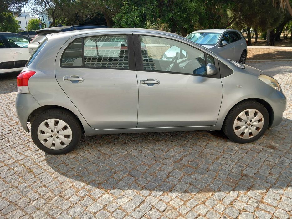 Toyota Yaris de 2009 em bom estado um dono 100.000km revisões anuais com fatura
