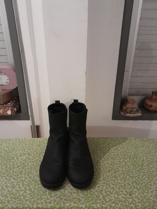 Vendo Botas de Senhora ESMARA muito bonitas como novas