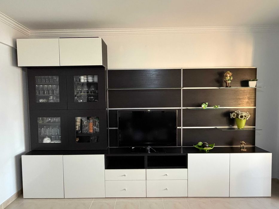 Mobília de Sala IKEA – Mesa Extensível, Cadeiras, Banco, Aparador e Módulo TV (Possibilidade de venda em separado)