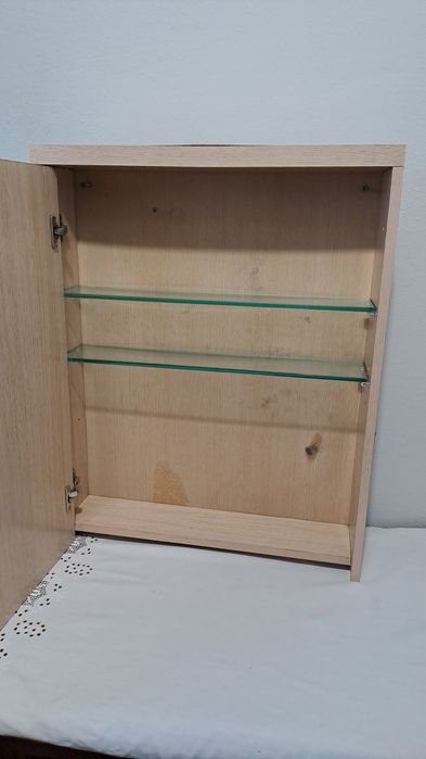 Móvel de casa de banho com espelho