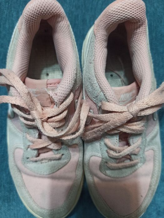 Tênis Nike Rosa e cinza