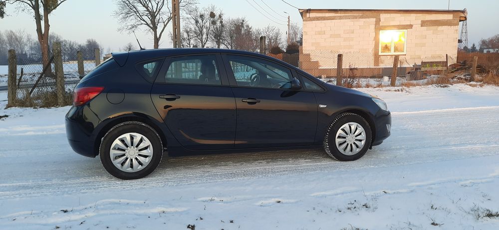 Opel Astra J 1.6b Sprowadzona Opłacona