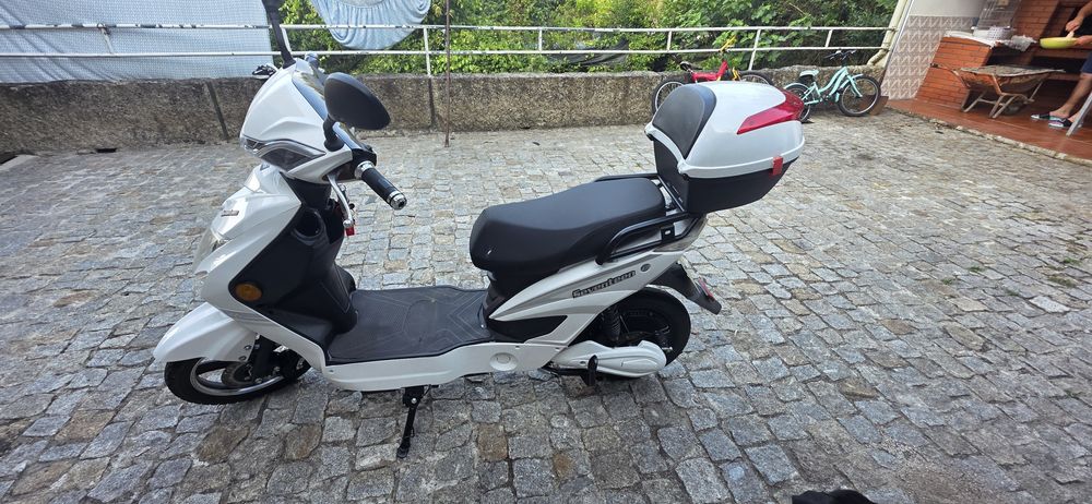 Scooter eléctrica