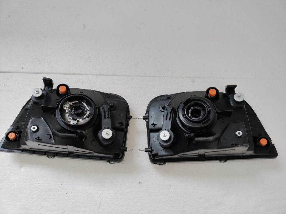 Фари передні права та ліва Mitsubishi L200 1996-2006 нові