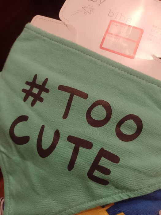 Dwa śliniaki i spodenki 68