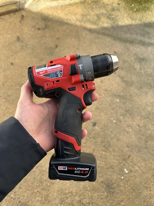 Aparafusadora milwaukee M12