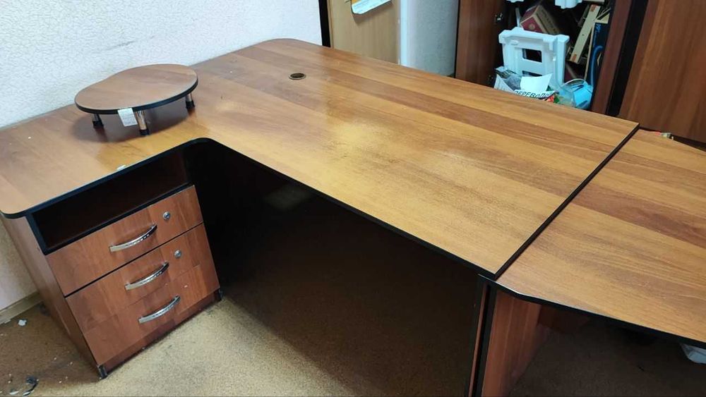 Офисная мебель, стенка, тумбочки, шкафы, столы