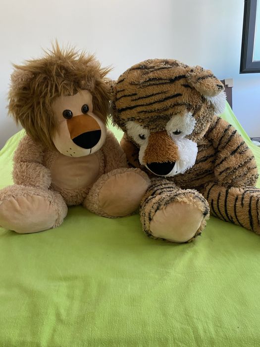 Bonecos de Peluche leao e tigre
