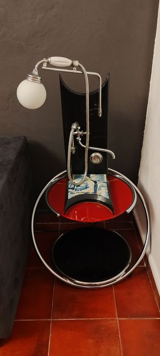 Mesa de canto / apoio em vidro com rodas