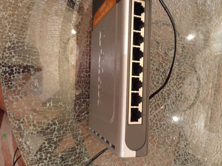 Комутатор D-Link DES-1008D (8 портів)