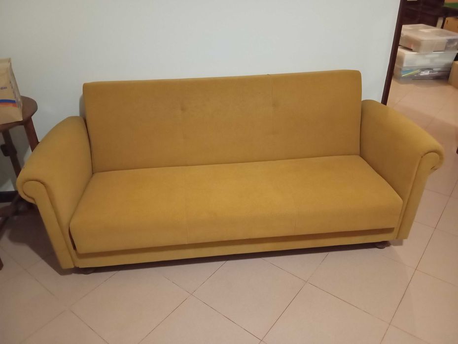 Sofá amarelo 2-3 lugares confortável