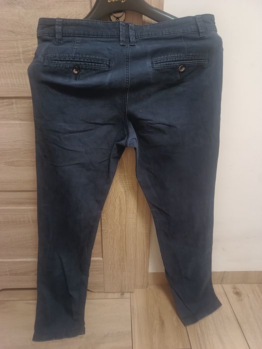 Męskie klasyczne materiałowe granatowe spodnie chinosy Smart casual