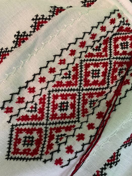 Вишиванка ручної вишивки