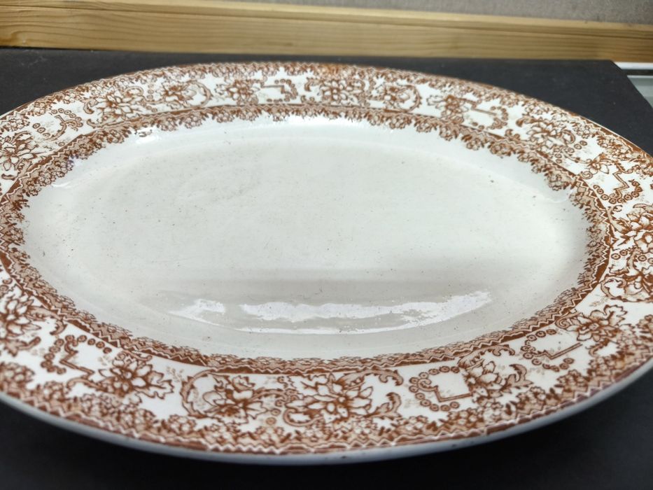 Travessa Antiga em Faiança Deco Floral Castanha
Bela travessa oval ant