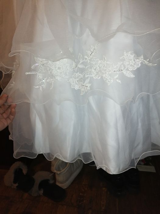 Гарна  весільна сукня