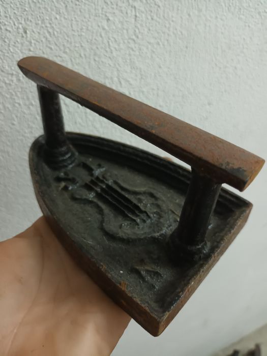 Ferros a carvão ou cunhas