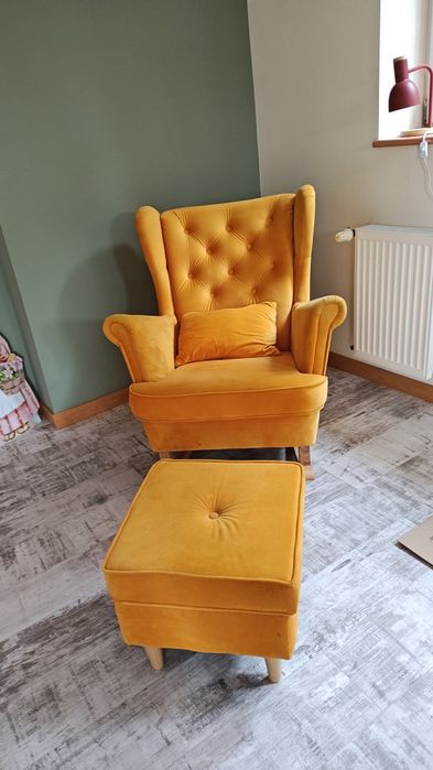 Fotel bujany z podnożkiem, pufą