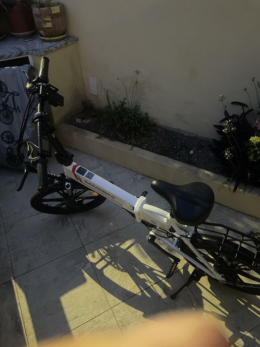 Bicecleta eletrica com throtle