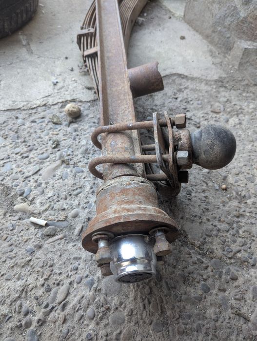 Комплект на прицеп. Вісь на легковий причеп