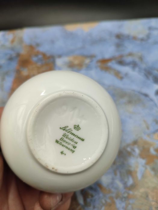 Porcelanowy wazonik Seltmann - motyw róży - 3174
