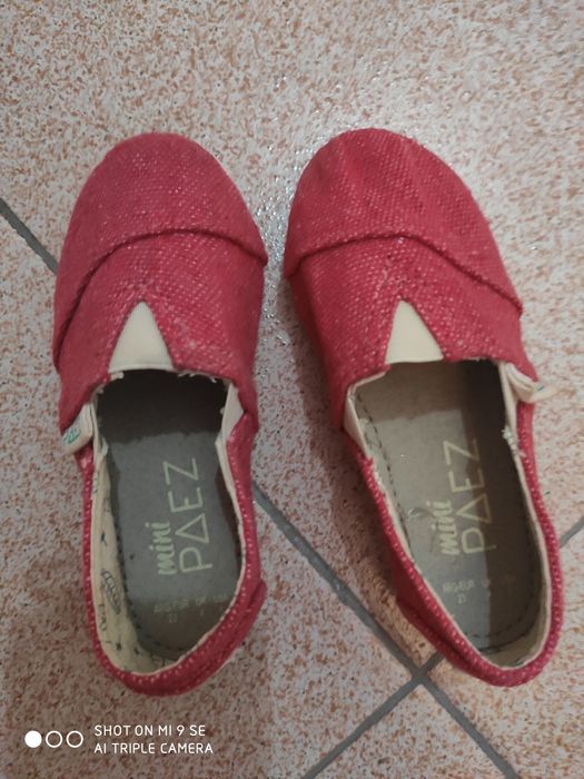 Paez criança vermelho