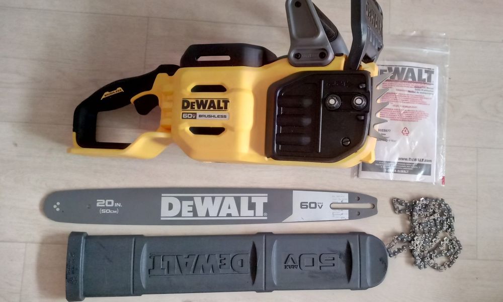Ланцюгова пила DEWalt  DCCS677
