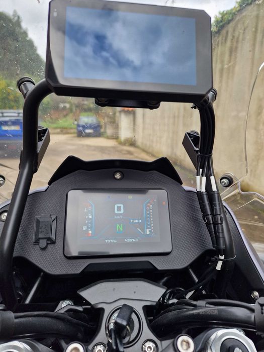 QJ SRT 700X como nova