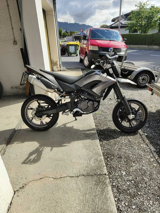 Motocykl supermoto 125 GENERIC