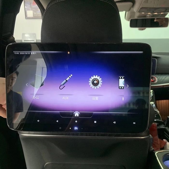Планшет монитор Android на спинку задних сидений в подголовник