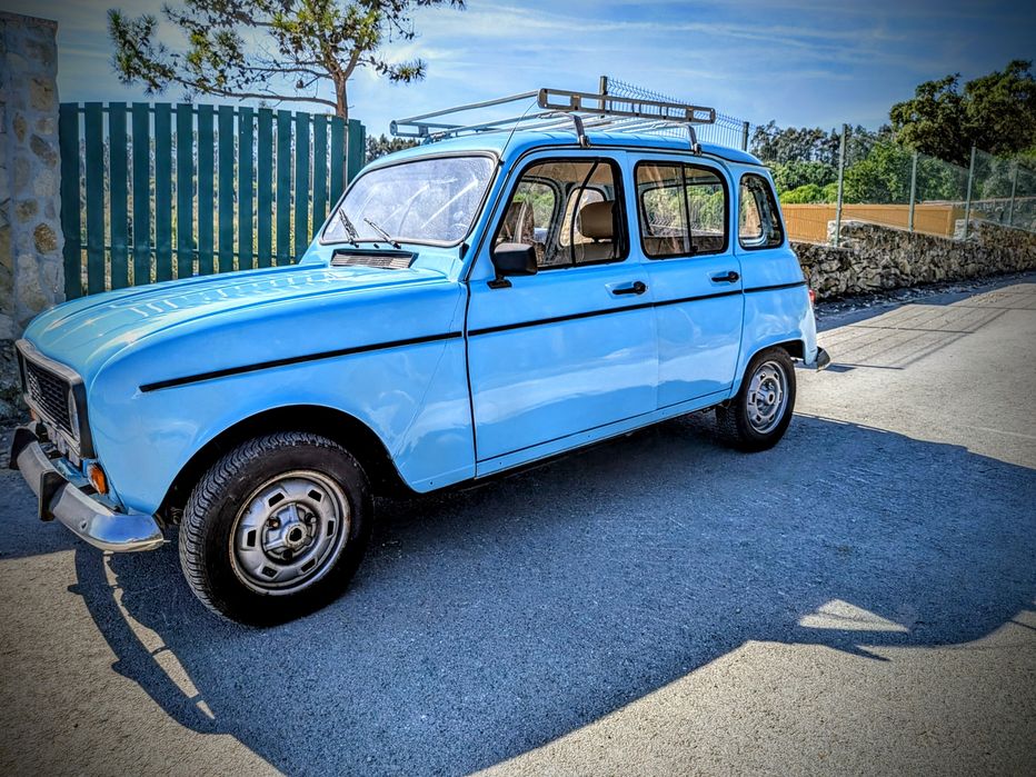 Carro clássico Renault 4L