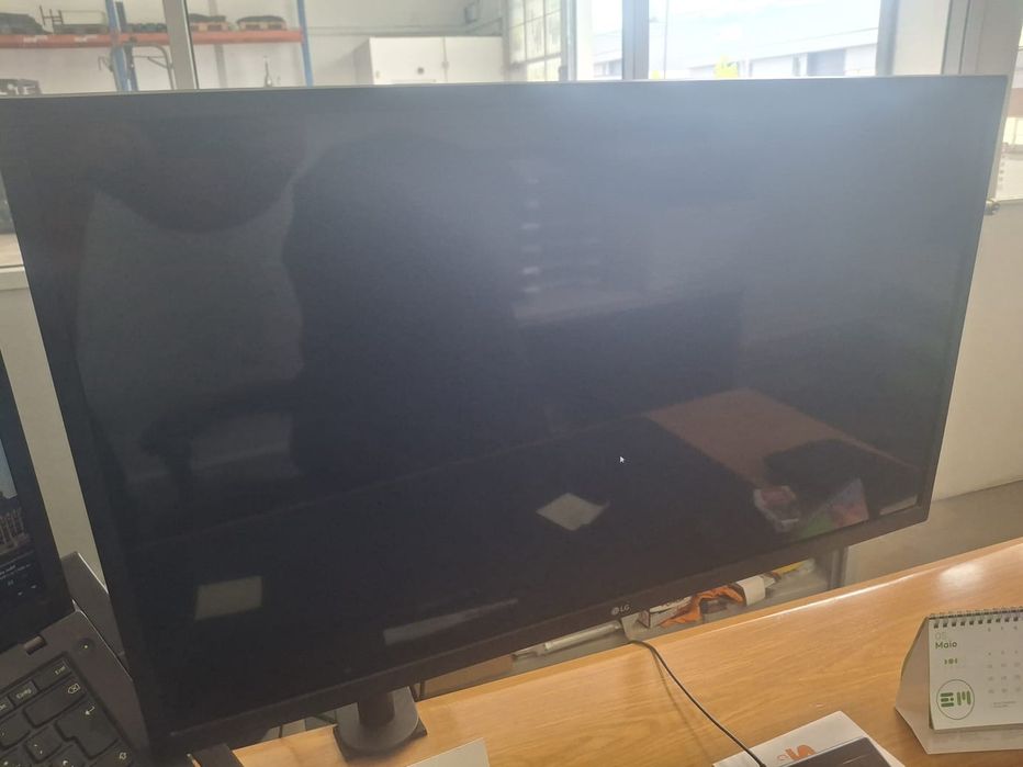 Monitor LG 32" e suporte