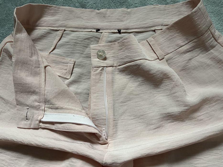 Materiałowe spodnie M/L